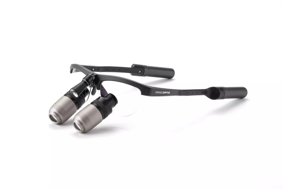 Dragonfly PRO in Charcoal, afgebeeld met ErgoZoom-optiek